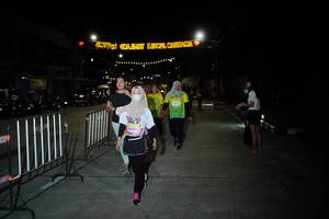 BIB: 10402
                            <button type="button" onclick="openModal(21794390)" class="btn btn-primary btn-sm float-right btn-popup" data-toggle="modal" data-target=".modal-high-quality">
                        <i class="fas fa-shopping-cart"></i> Add to Cart
                    </button>
                                            <button type="button" onclick="isThisMe(21794390, true)" class="btn btn-success btn-sm float-right btn-popup btn-isme hidden" data-toggle="tooltip" data-placement="bottom" title="นี่คือรูปของคุณใช่ไหม คลิกที่นี่เพื่อเอาเข้าอัลบั้ม">
                        <i class="fas fa-plus"></i> Add to album
                    </button>
                    <button type="button" onclick="isThisMe(21794390, false)" class="btn btn-warning btn-sm float-right btn-popup btn-isnotme hidden">
                        <i class="fas fa-ban"></i> Remove from album
                    </button>